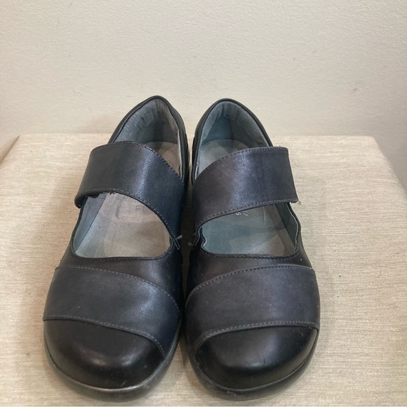 NAOT Sz 6 Two Toned Mary Jane Style Comfort Sandals - Picture 2 of 11